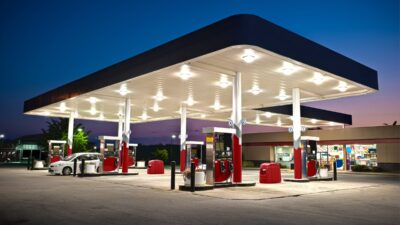 「ガソリンスタンド」って英語でなんて言うの？