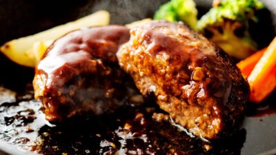 ハンバーグって英語でなんて言う？英語表現をご紹介！