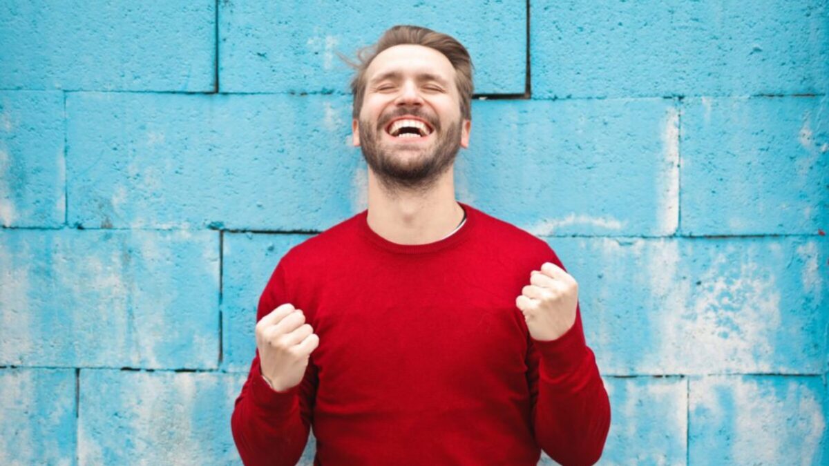 「満足する」を英語でいうと？日常生活で使える英語表現をご紹介！