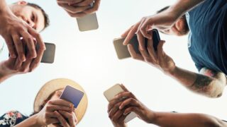 バズるって英語でなんていうの？