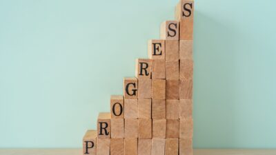 「進捗いかがですか」を英語で言うと？ビジネスメールで使える英語！